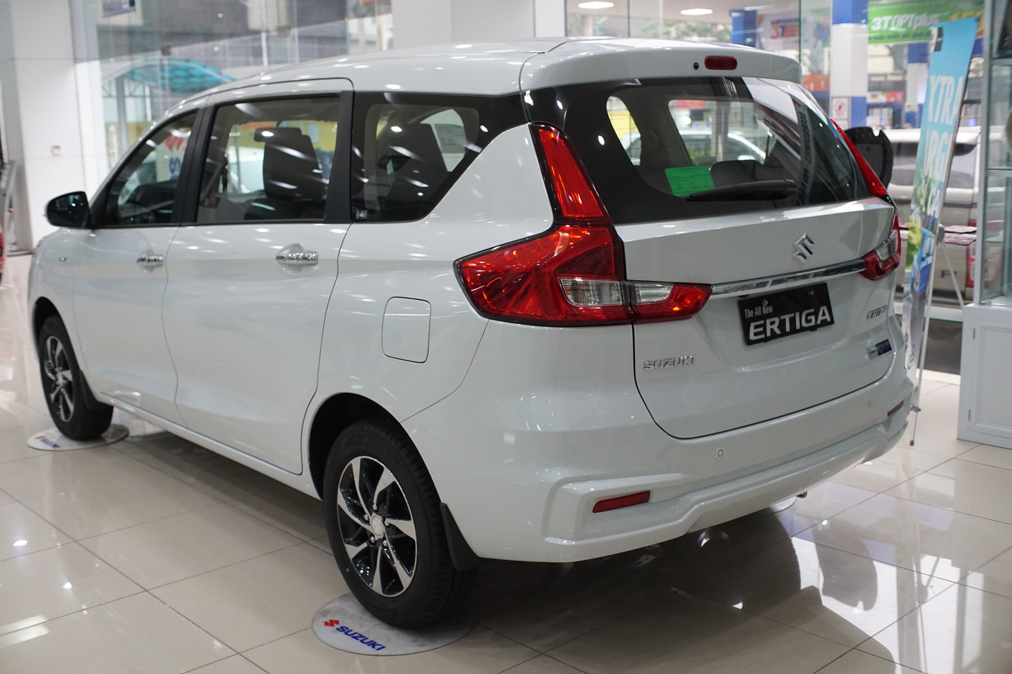 Suzuki Ertiga Hybrid 2023 Giá xe Ertiga Hybrid mới nhất giá lăn bánh và  Khuyến mại 42023